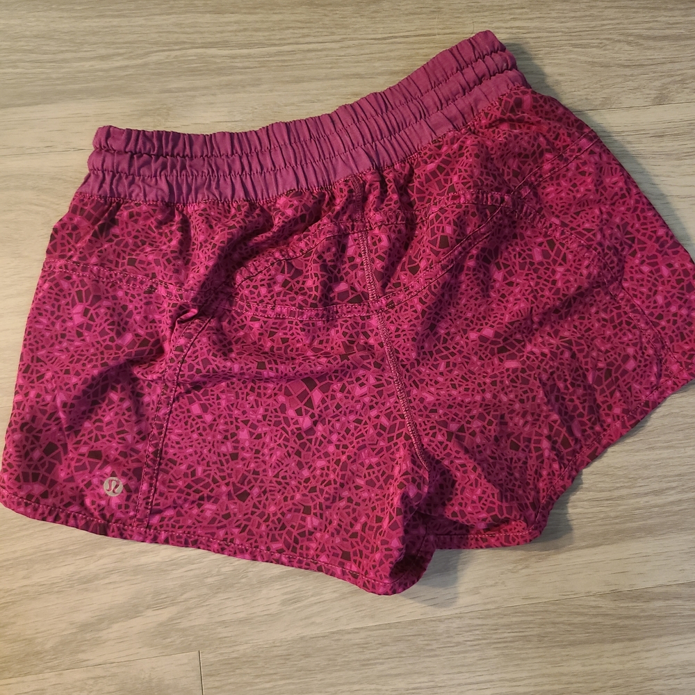 lululemon athletica Women's Size 6 Tracker III Pink Athletic Shorts W/ Liner